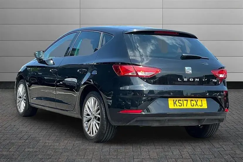 Used Seat Leon SE Dynamic 110 HP (80 kW) 2017 Black Hatchback