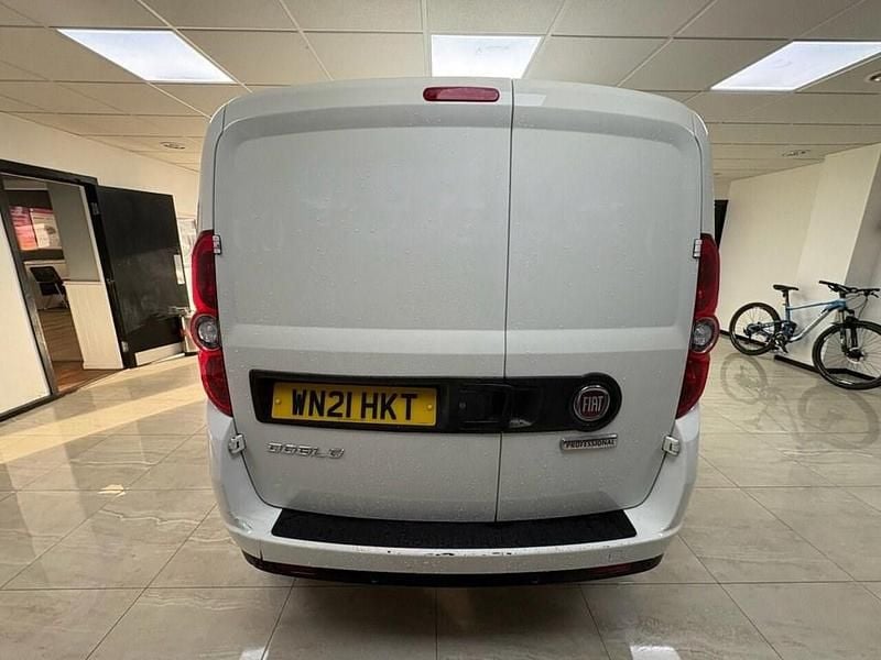 Used Fiat Doblò S 2021 White MPV