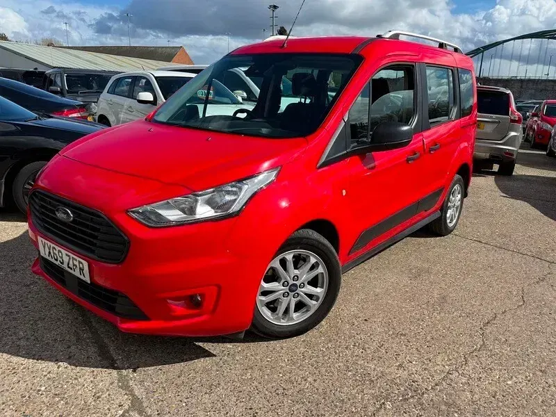 Used Ford Tourneo Connect Zetec 120 HP (88 kW) 2019 Red MPV