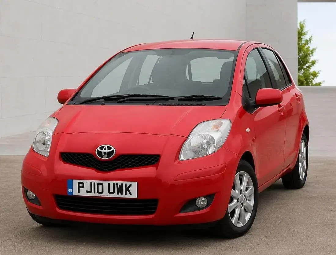 Used Toyota Yaris 87 HP (63 kW) 2010 Red Hatchback