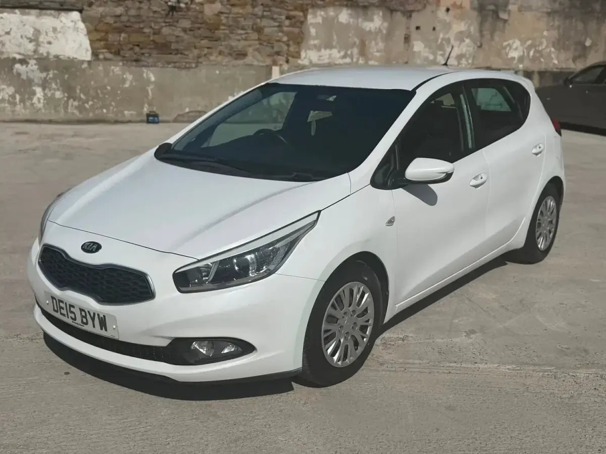 Used Kia Ceed 2015 White Hatchback