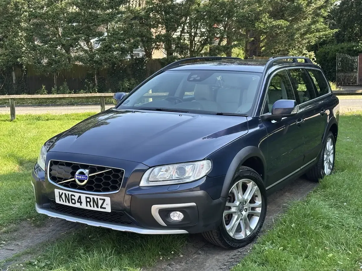 Used Volvo XC70 SE Lux 215 HP (158 kW) 2014 Blue Estate