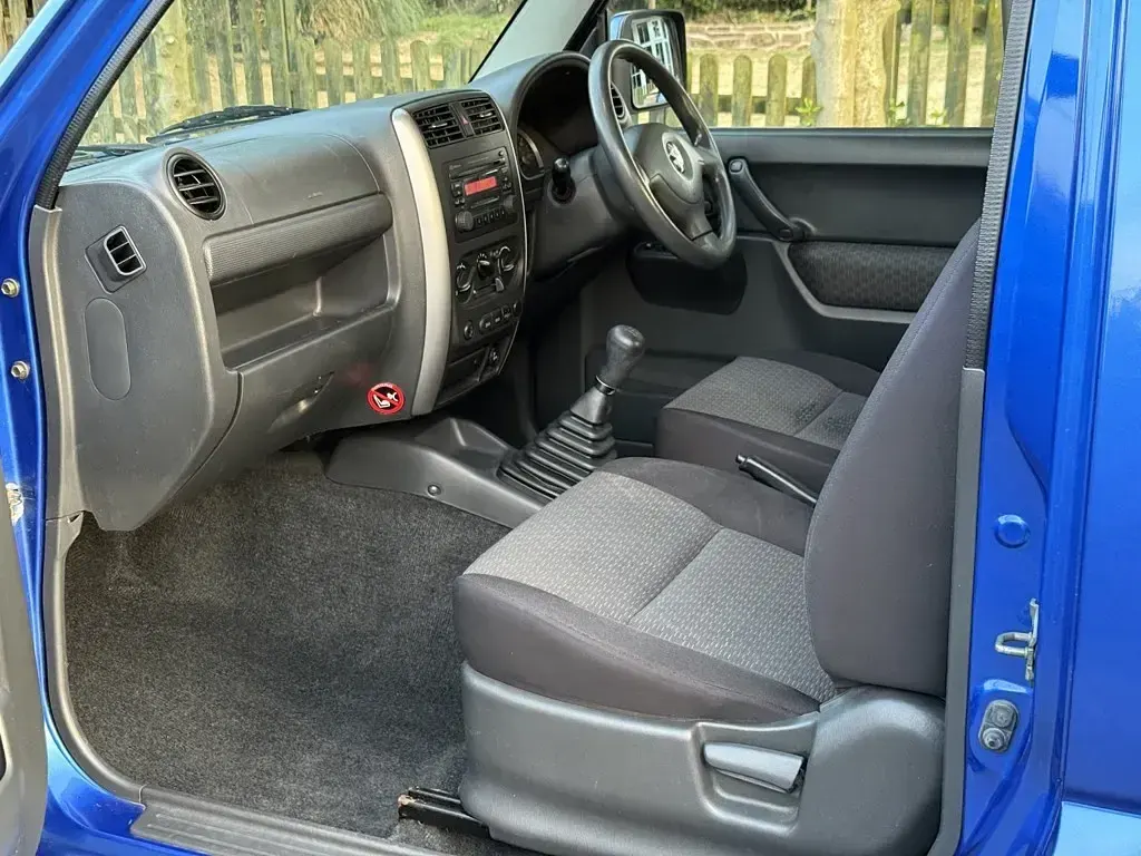 Used Suzuki Jimny 85 HP (62 kW) 2006 Blue SUV