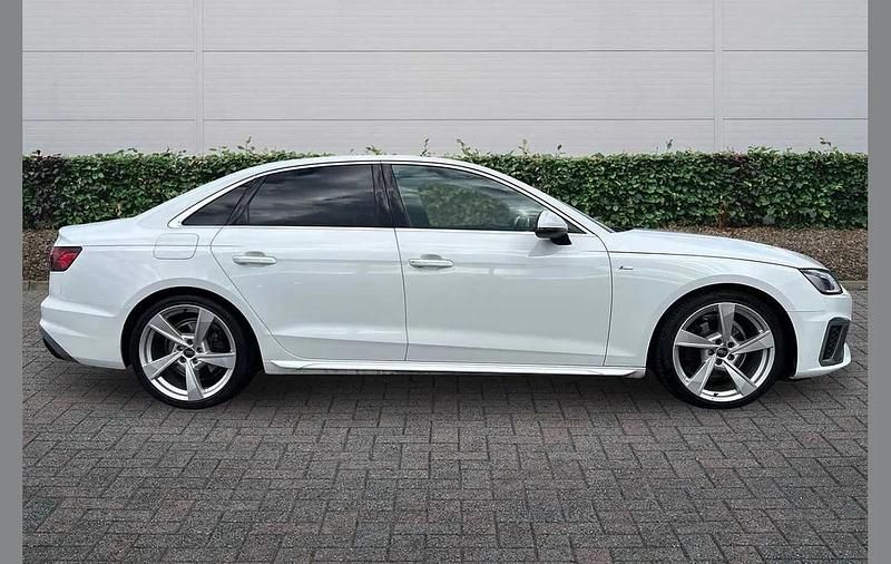 Used Audi A4 S-Line 161 HP (118 kW) 2023 White Sedan