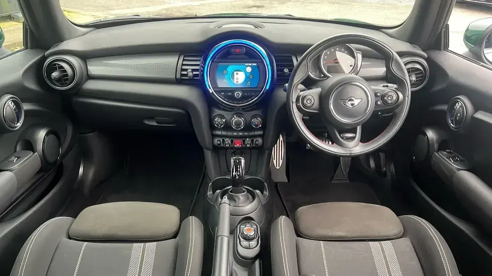 Used Mini Cooper Hatch 134 HP (98 kW) 2019 Green Hatchback