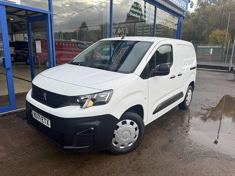White Used 2021 Peugeot Partner Premium Van | £7,995 (Fair price) - Image 1/4