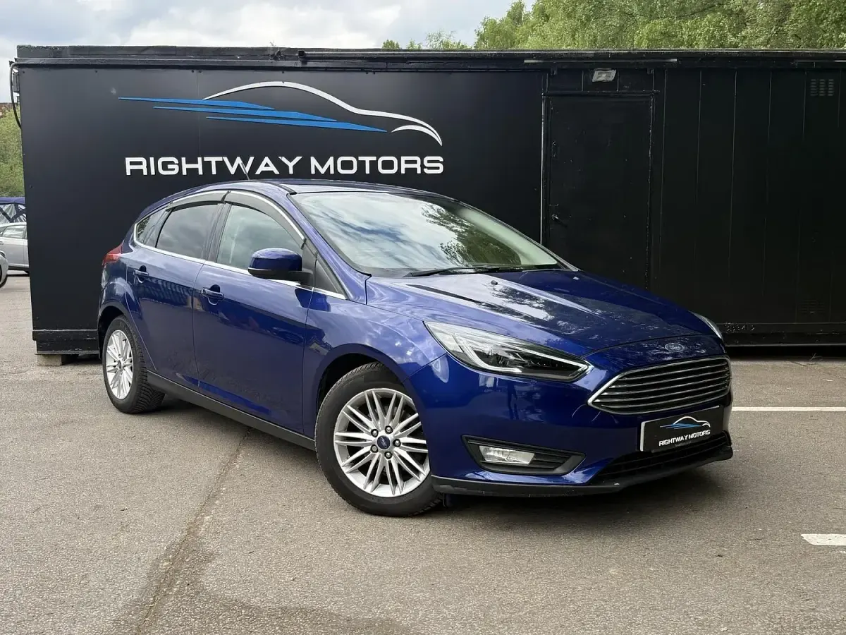 Used Ford Focus Zetec 125 HP (91 kW) 2017 Blue Hatchback