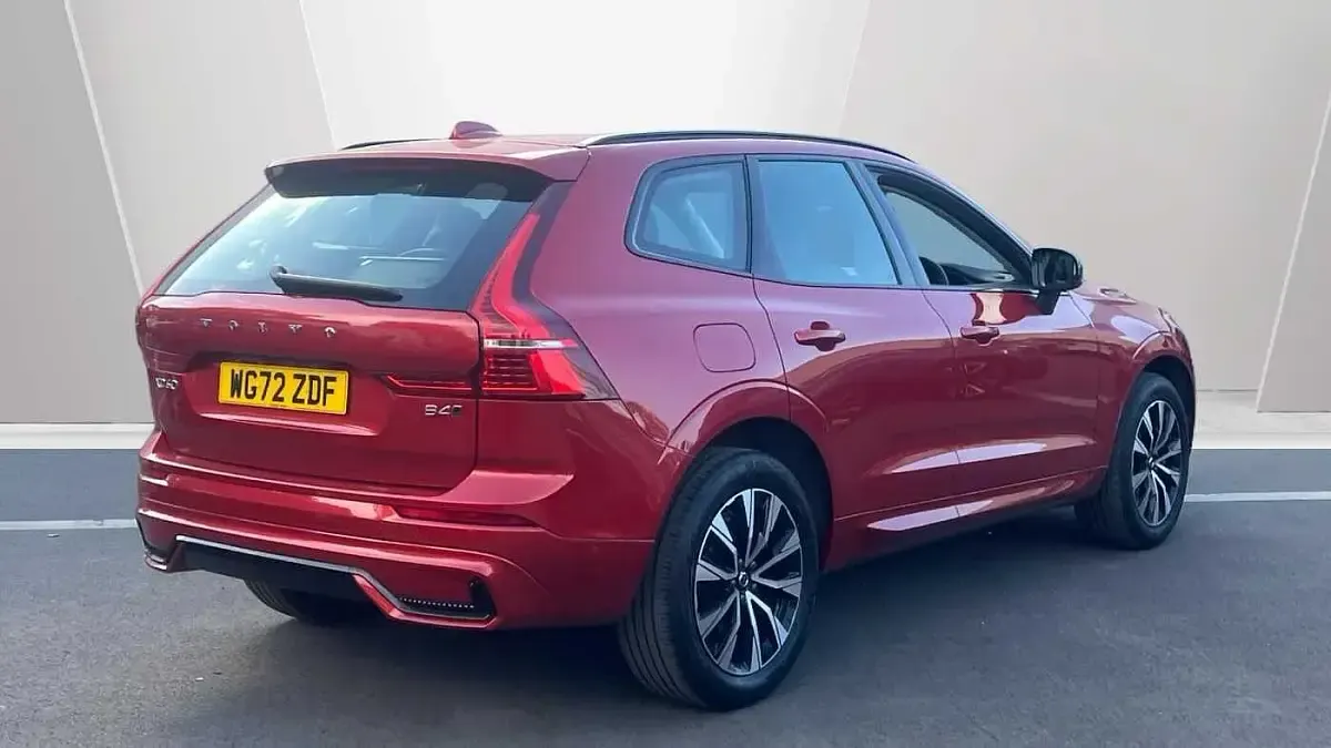 Used Volvo XC60 Plus 194 HP (142 kW) 2022 Red SUV