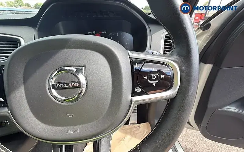 Used Volvo XC90 R-Design 235 HP (172 kW) 2019 Brown SUV