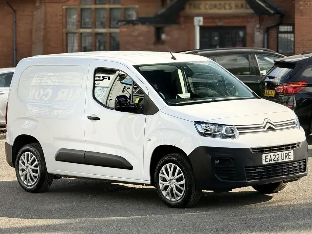 Used Citroën Berlingo 100 HP (73 kW) 2022 White MPV