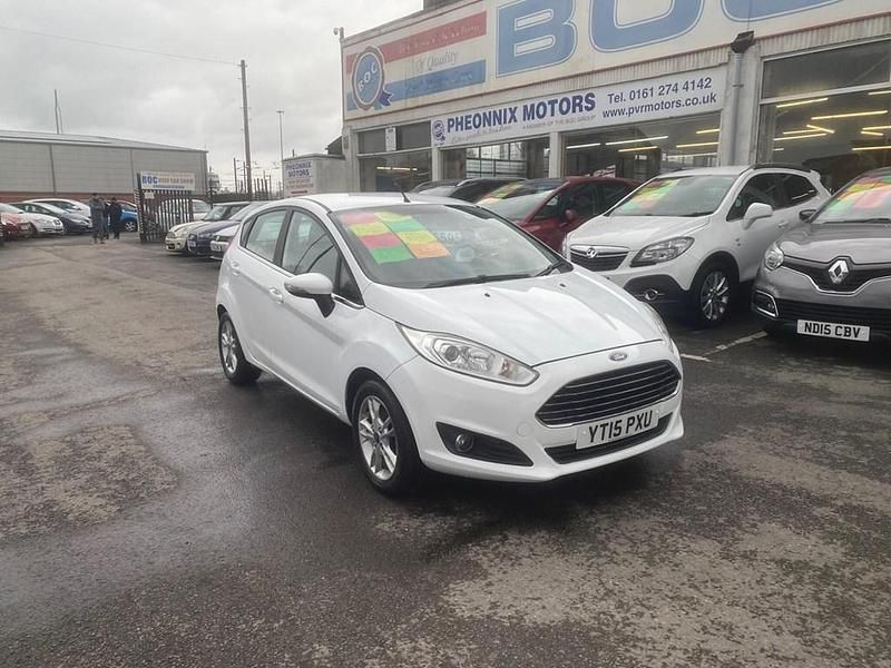 Usado Ford Fiesta Zetec 2015 Branco Citadino