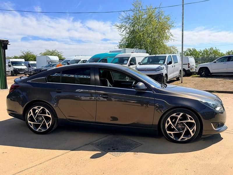 Second-hand Vauxhall Insignia Edition 163 CP (119 kW) 2015 Gri Hatchback