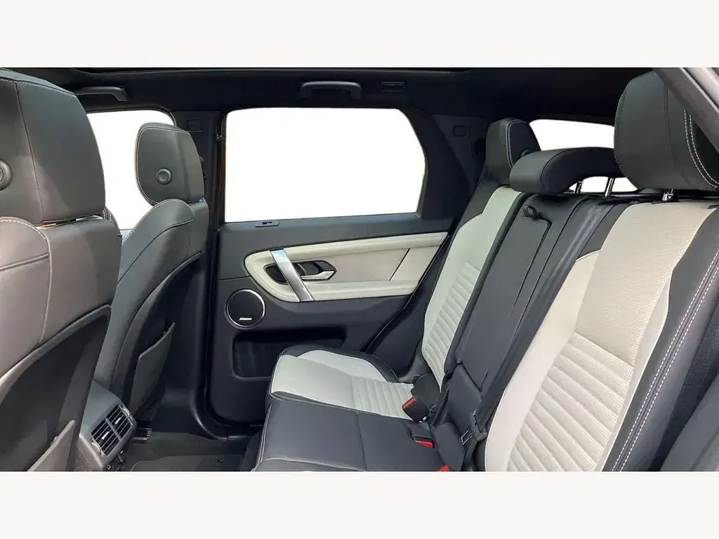 Used Land Rover Discovery Sport HSE Dynamic 204 HP (150 kW) 2024 Silicon silver SUV