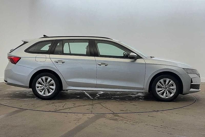 Used Skoda Octavia SE Technology 85 HP (62 kW) 2025 Brilliant silver metallic Estate