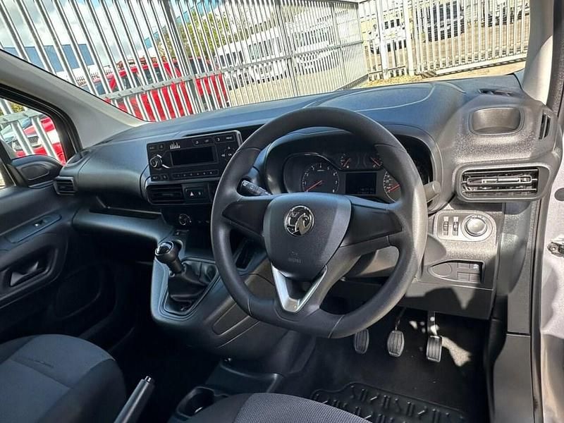Used Vauxhall Combo Edition 100 HP (73 kW) 2019 Grey MPV