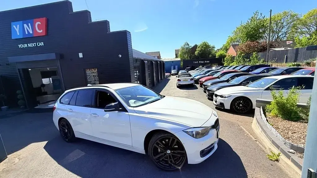 Begagnad BMW 320 Sport Line 2015 Vit Kombi