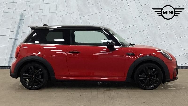 Usado Mini Cooper Hatch 134 CV (98 kW) 2023 Rojo Utilitario