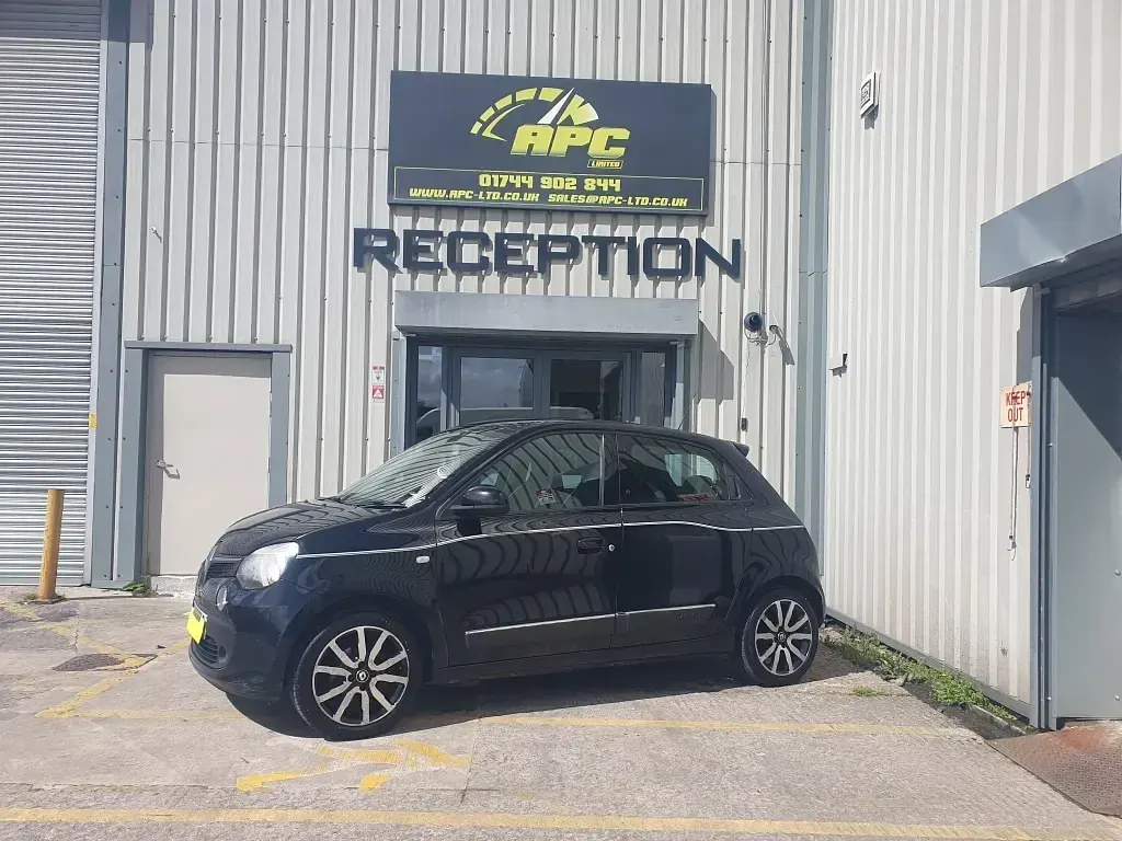 Used Renault Twingo Dynamique 70 HP (51 kW) 2015 Black Hatchback