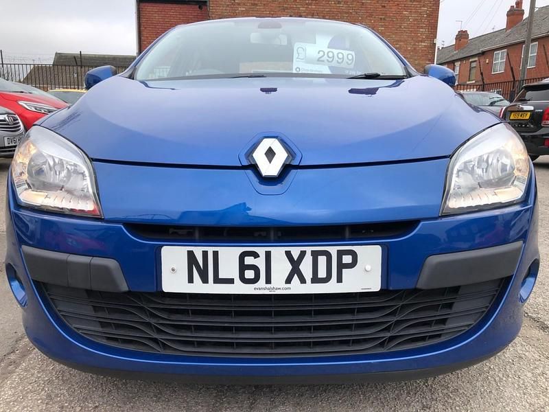 Used Renault Mégane III Dynamique 110 HP (80 kW) 2011 Blue Hatchback