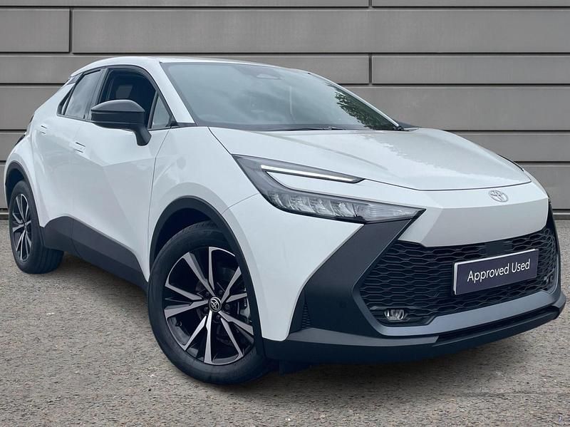 Platinum white pearl New 2025 Toyota C-HR Design SUV | £31,000 (Fair price) - Image 1/4