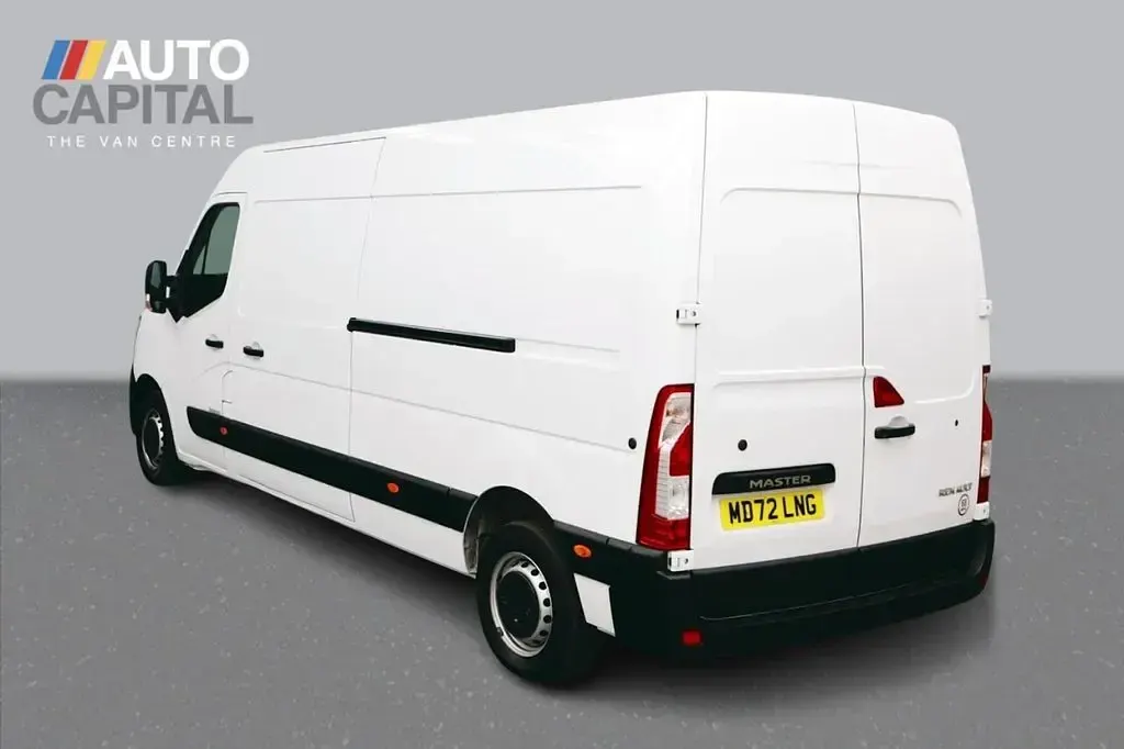 Used Renault Master Business 135 HP (99 kW) 2022 White MPV