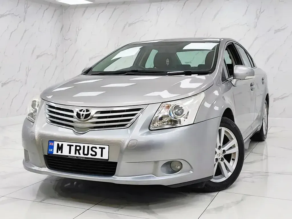 Used Toyota Avensis 147 HP (108 kW) 2011 Grey Sedan