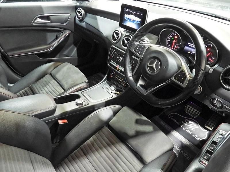 Used Mercedes CLA200 Shooting Brake AMG line 156 HP (114 kW) 2018 White Estate