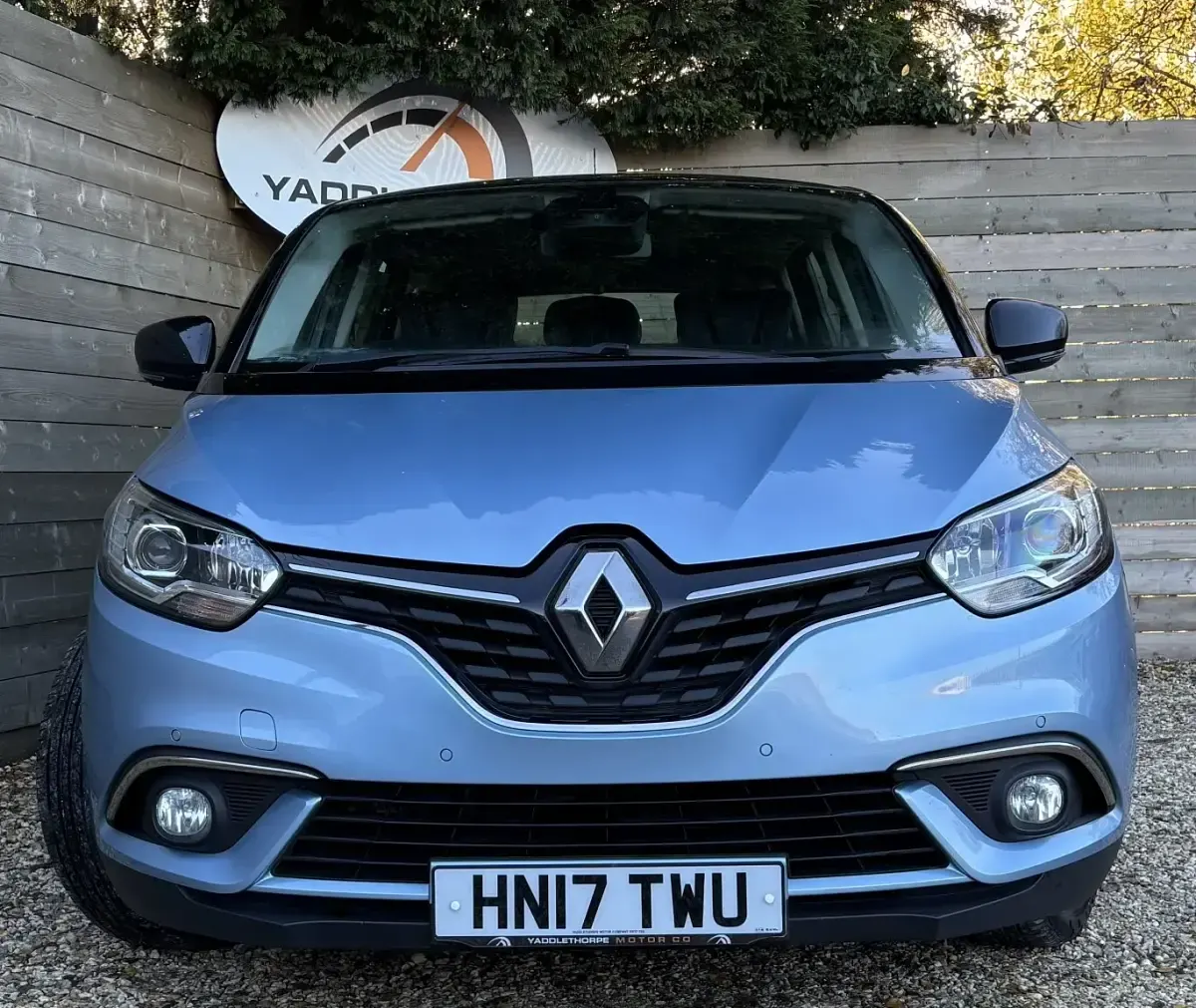 Used Renault Scénic Dynamique 110 HP (80 kW) 2017 Blue MPV