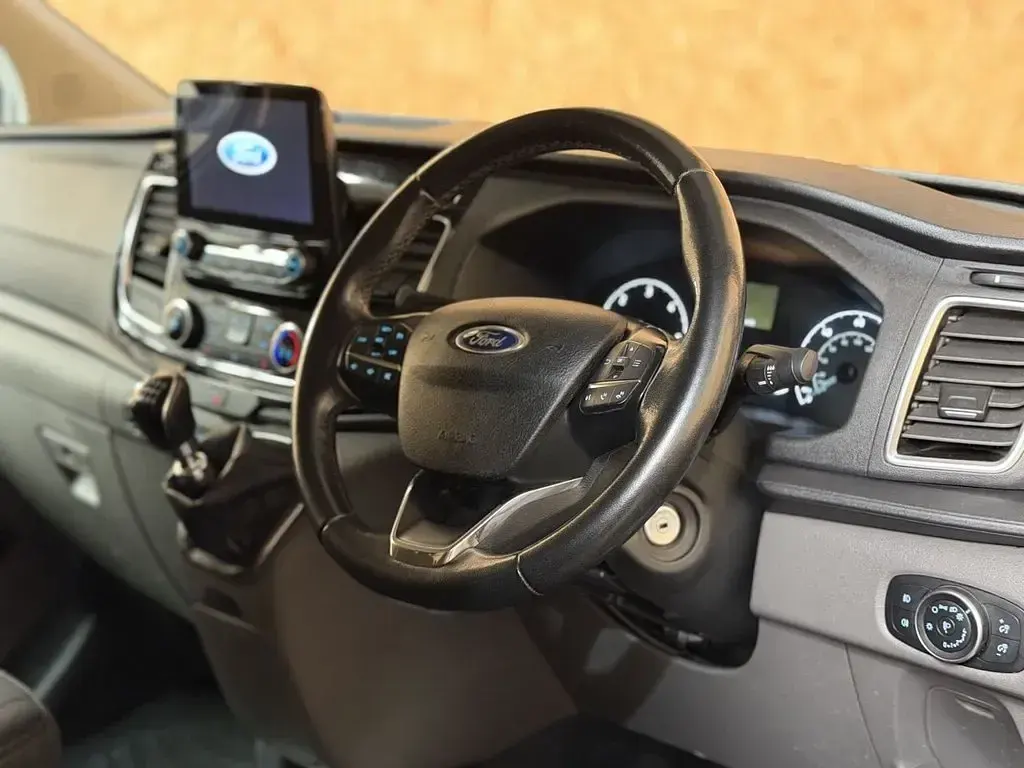Used Ford Transit Custom Limited 130 HP (95 kW) 2019 Silver Van