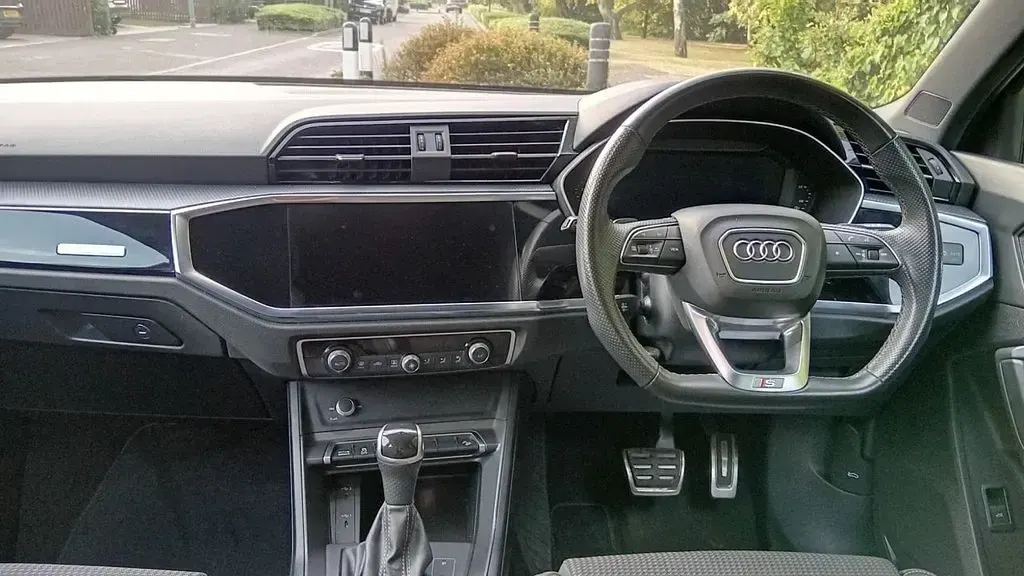 Used Audi Q3 Black Edition 150 HP (110 kW) 2021 Orange SUV