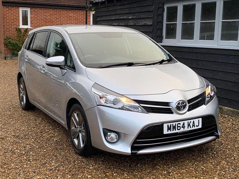 Silver Used 2015 Toyota Verso Trend MPV | £8,750 (Fair price) - Image 1/4