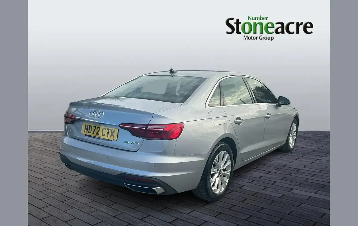 Begagnad Audi A4 Comfort 150 HK (110 kW) 2023 Silver Sedan