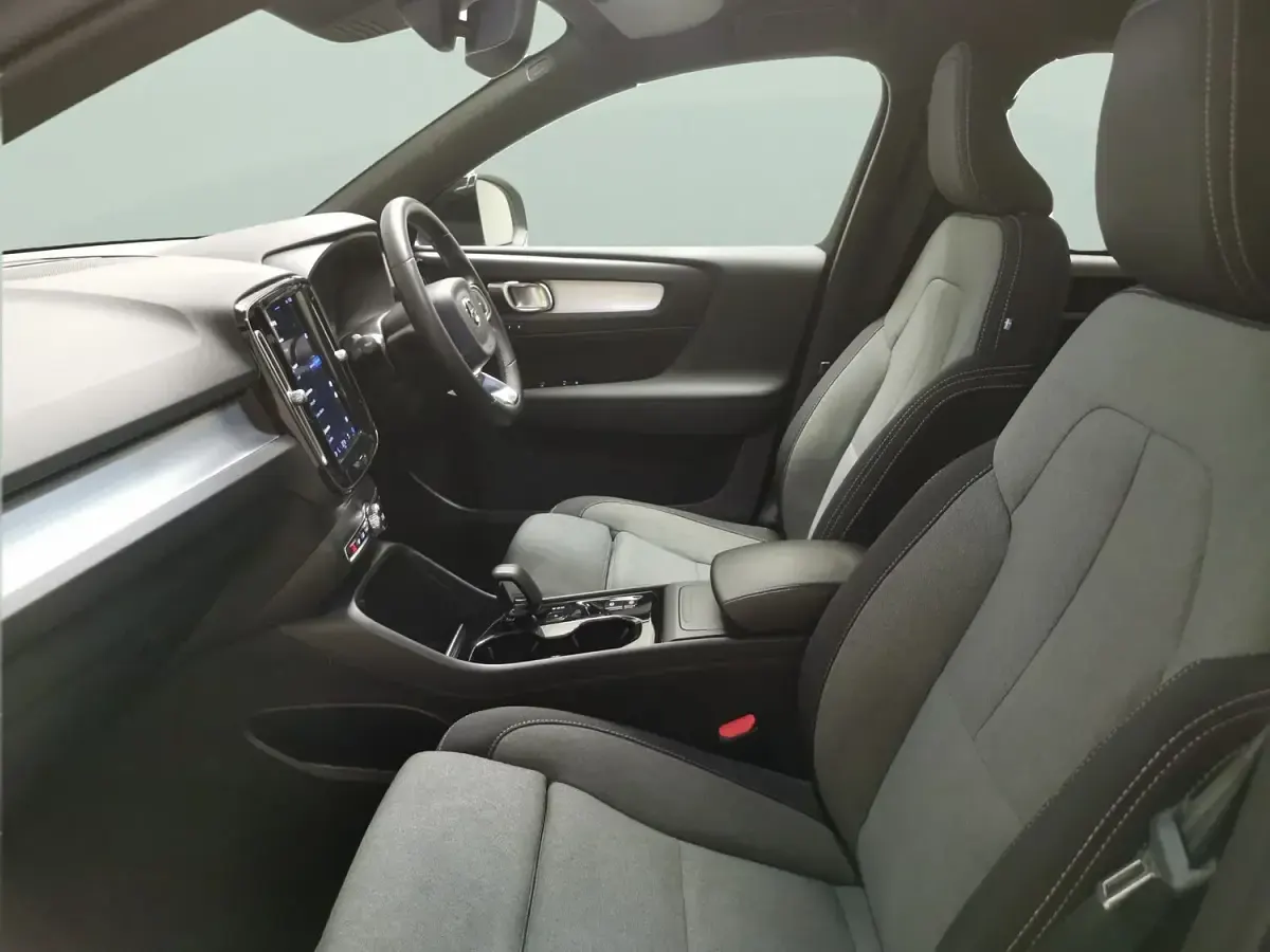 Used Volvo XC40 Plus 163 HP (119 kW) 2023 Blue SUV