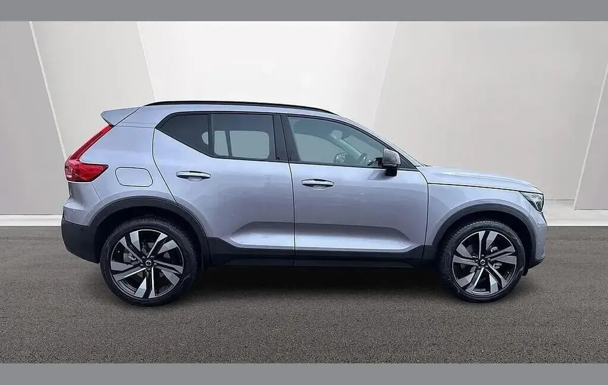 New Volvo XC40 Ultra 161 HP (118 kW) 2026 Silver SUV