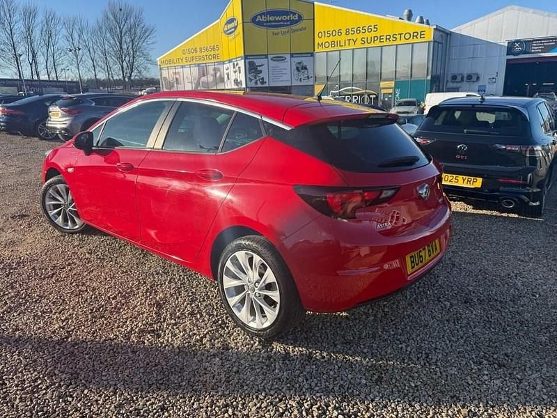 Used Vauxhall Astra Design Edition 105 HP (77 kW) 2017 Red Hatchback
