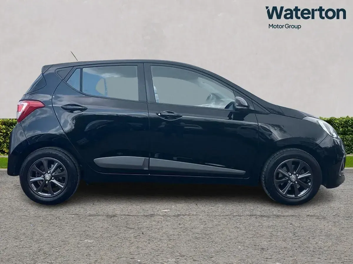 Used Hyundai i10 Premium 83 HP (61 kW) 2016 Black Hatchback