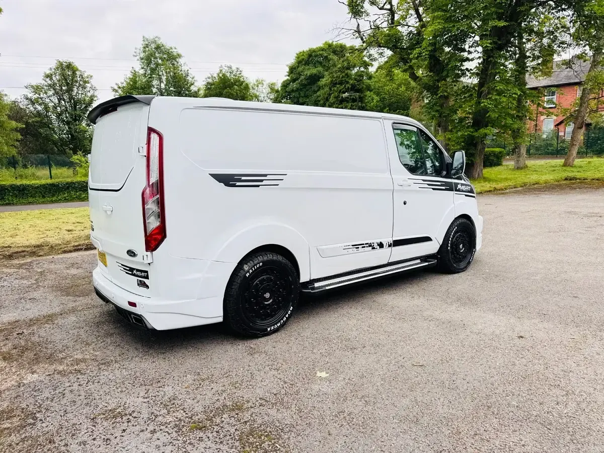 Used Ford Transit Custom Limited 170 HP (125 kW) 2018 White Van