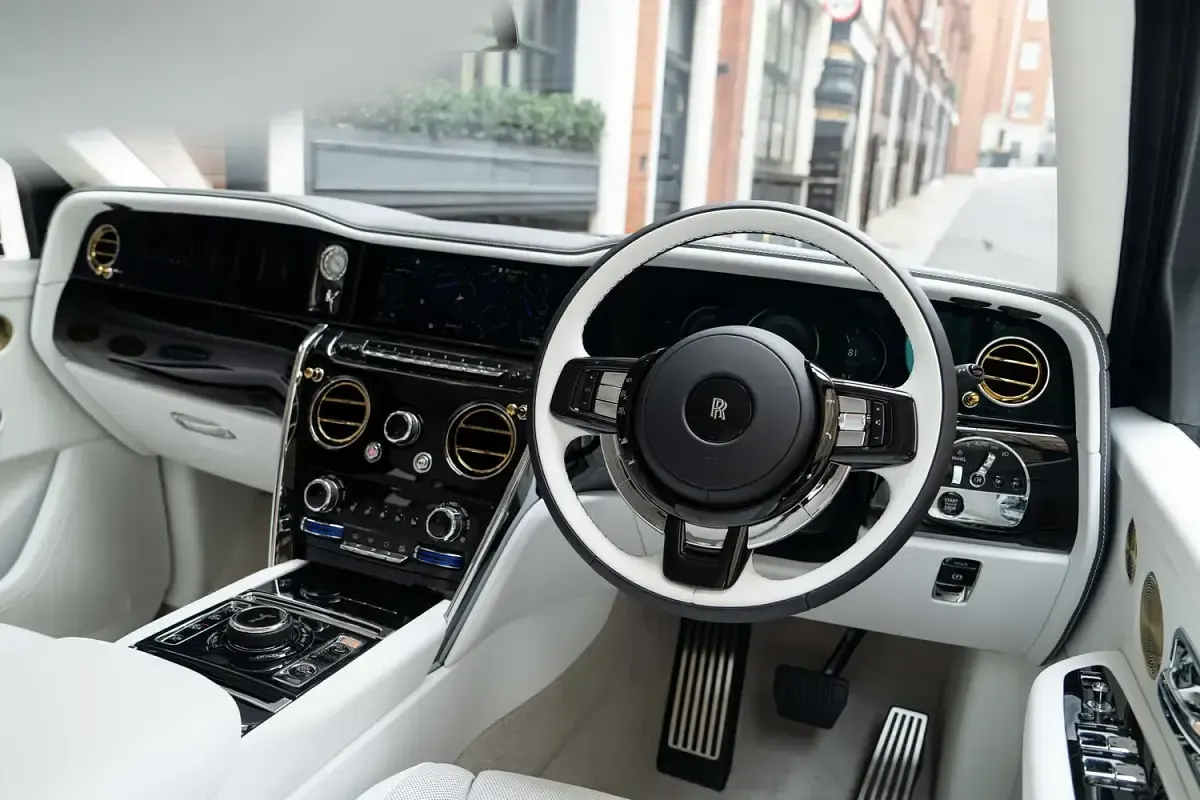 New Rolls Royce Cullinan 2026 Crystal over black SUV