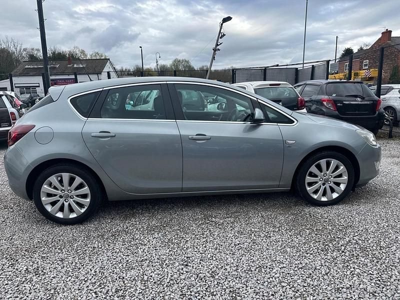 Używany Vauxhall Astra Elite 115 KM (84 kW) 2011 Srebrny Hatchback