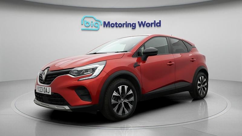 Used Renault Captur Evolution 141 HP (103 kW) 2023 Red SUV
