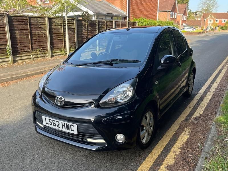 Used Toyota Aygo 68 HP (50 kW) 2012 Black Hatchback
