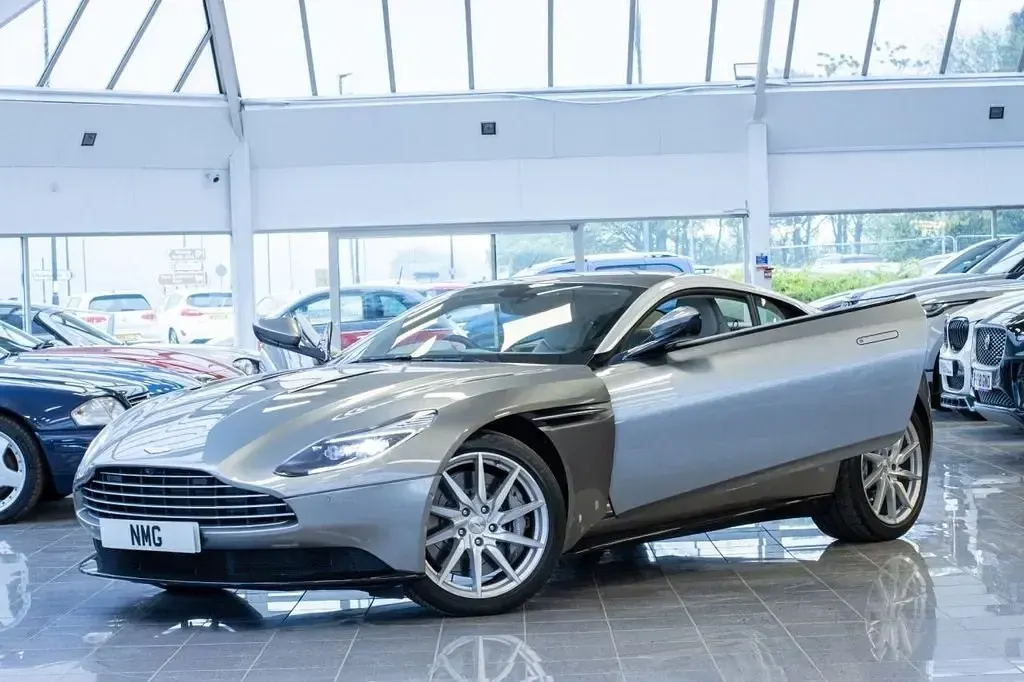 Used Aston Martin DB11 608 HP (447 kW) 2017 Silver Coupe