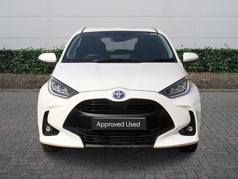 Used Toyota Yaris Hybrid Design 2022 White Hatchback