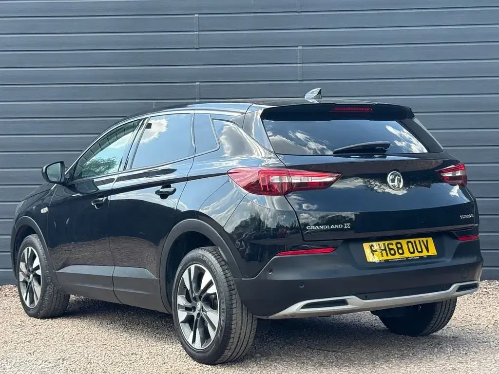 Used Vauxhall Grandland X Sport 130 HP (95 kW) 2019 Black SUV