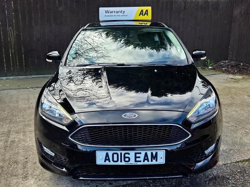 Used Ford Focus Zetec 120 HP (88 kW) 2016 Black Hatchback