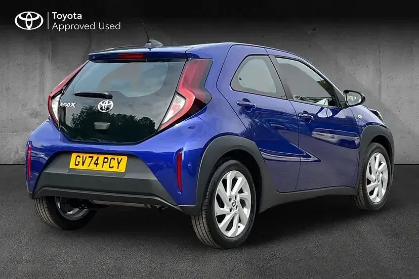 Used Toyota Aygo X PURE 71 HP (52 kW) 2024 Blue SUV