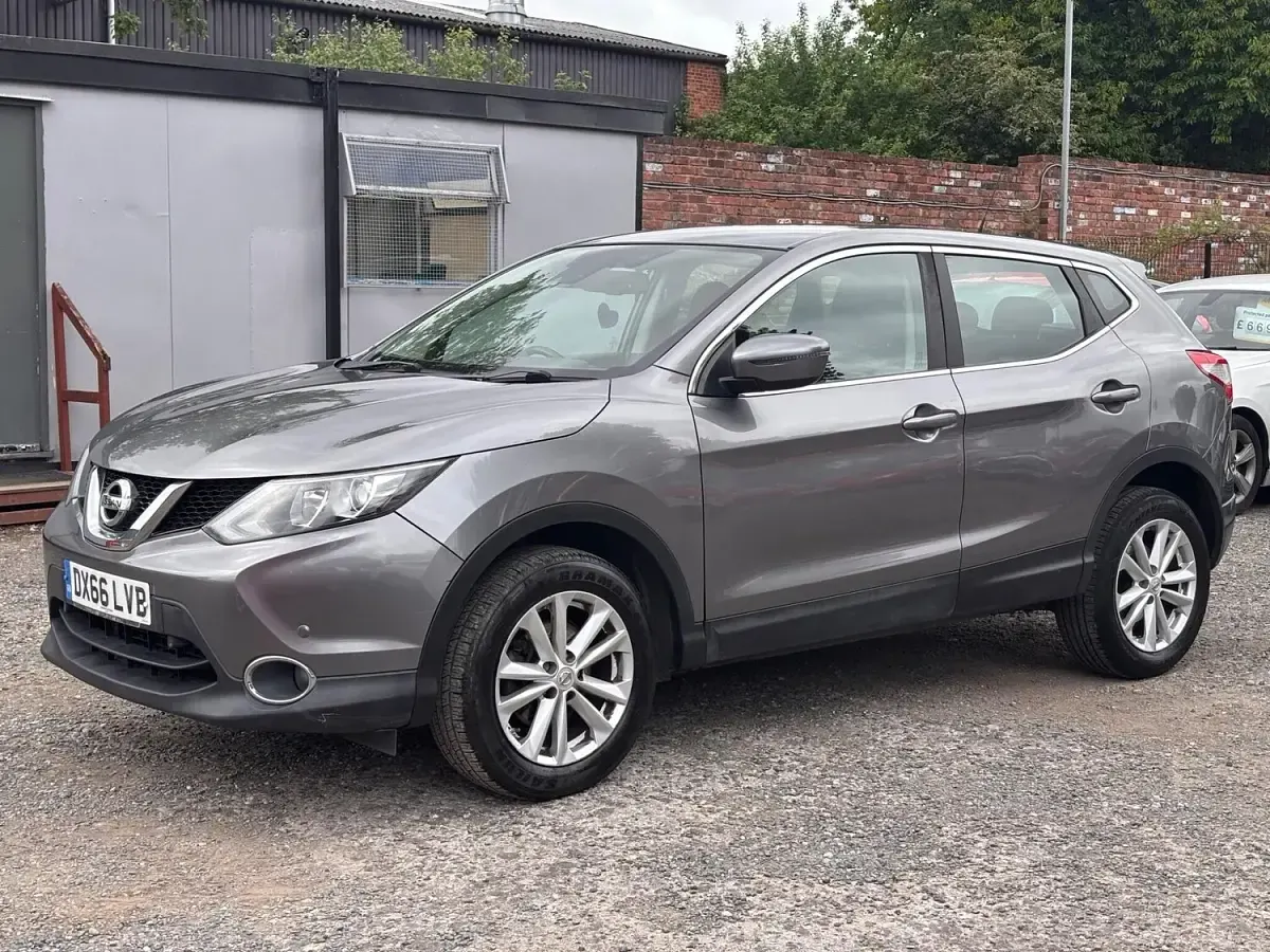 Used Nissan Qashqai Acenta 110 HP (80 kW) 2016 Grey SUV