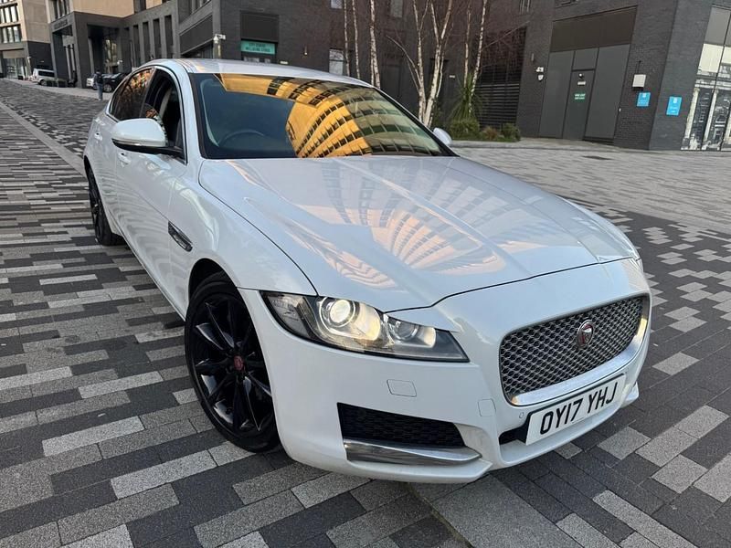 Used Jaguar XF Portfolio 180 HP (132 kW) 2017 White Sedan