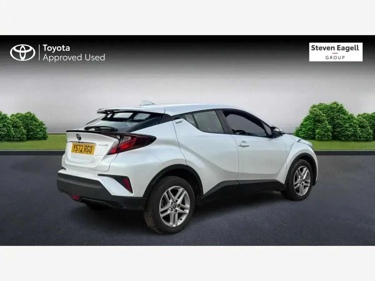Second-hand Toyota C-HR 2022 Alb SUV