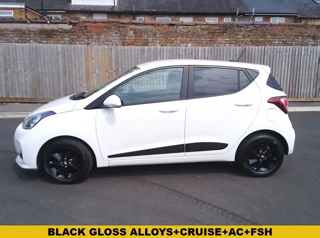 Used Hyundai i10 Premium 87 HP (63 kW) 2018 White Hatchback